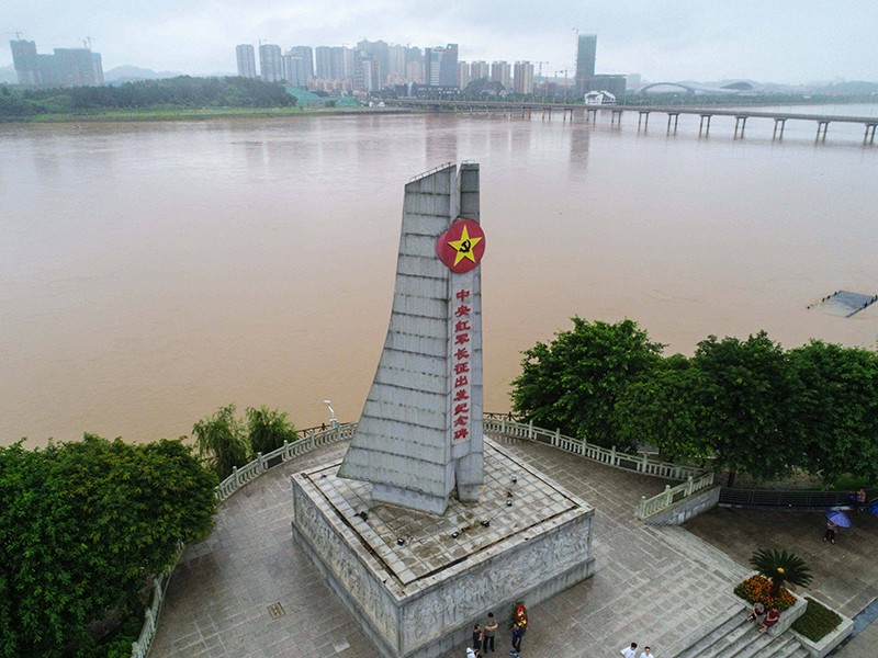 這是位于江西省于都縣的中央紅軍長(zhǎng)征出發(fā)紀(jì)念碑。