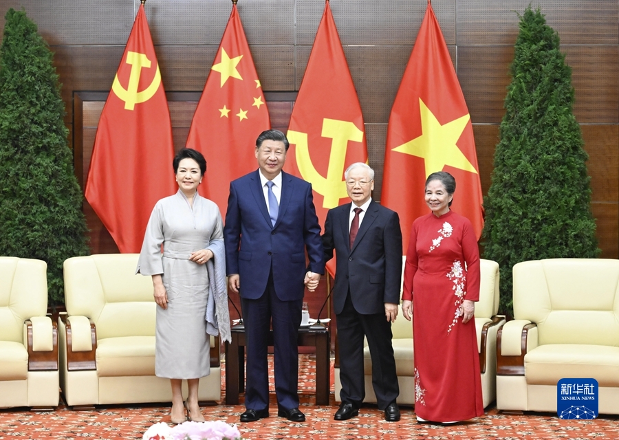 習(xí)近平夫婦同越共中央總書記阮富仲夫婦話別