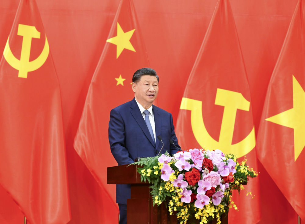 習近平同越共中央總書記阮富仲共同會見中越兩國青年和友好人士代表