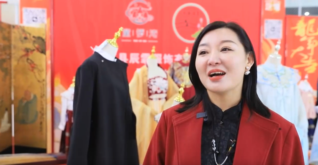 這就是山東·菏澤 | 曹縣：“國(guó)潮”馬面裙走俏春節(jié)大市場(chǎng)