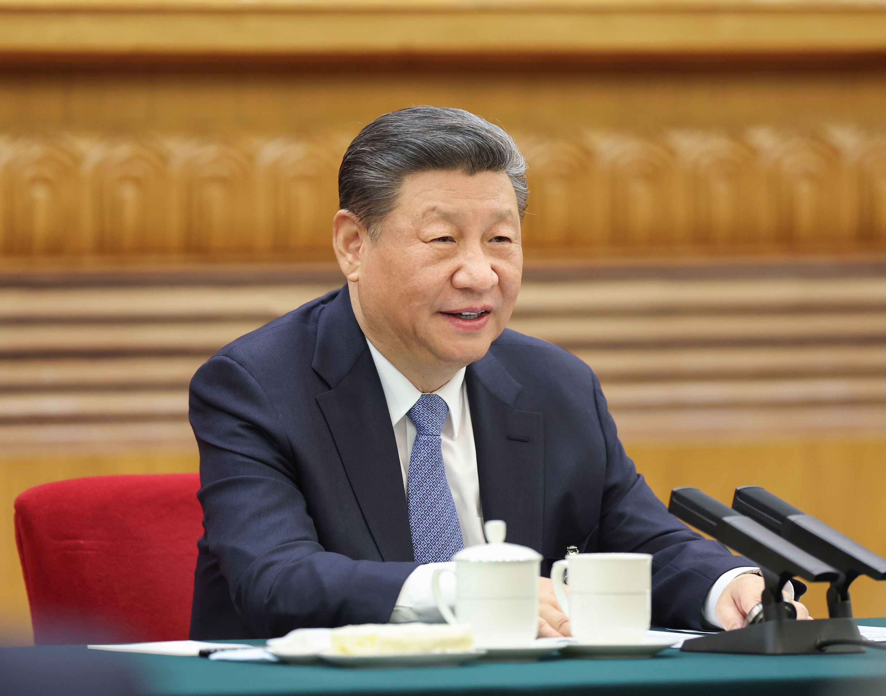微鏡頭丨“發(fā)展新質(zhì)生產(chǎn)力不是要忽視、放棄傳統(tǒng)產(chǎn)業(yè)”