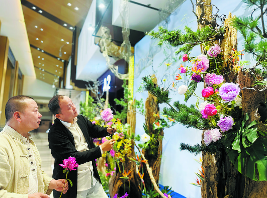 牡丹鮮花藝術(shù)景觀亮相世界牡丹大會(huì)主會(huì)場