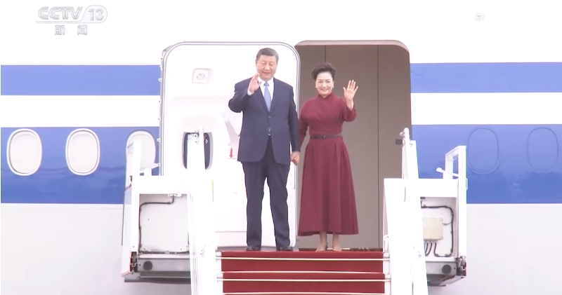 習(xí)近平抵達(dá)巴黎開(kāi)始對(duì)法國(guó)進(jìn)行國(guó)事訪問(wèn)