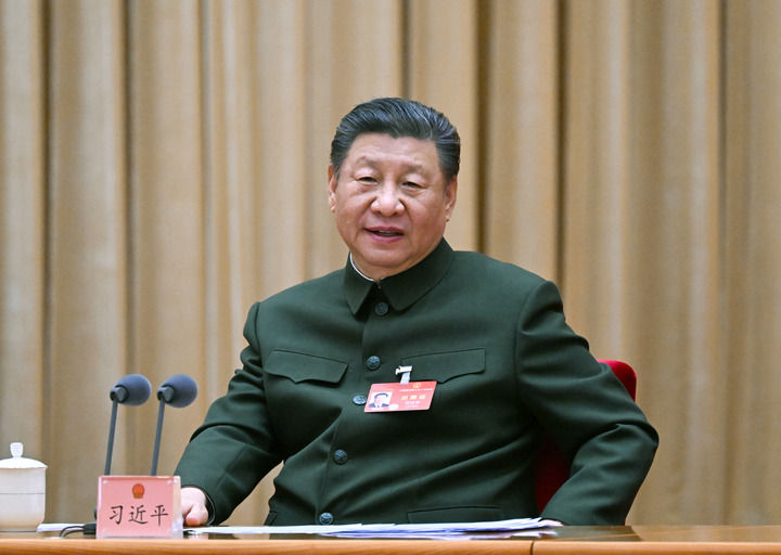 習(xí)近平在出席解放軍和武警部隊代表團(tuán)全體會議時強(qiáng)調(diào) 強(qiáng)化使命擔(dān)當(dāng) 深化改革創(chuàng)新…