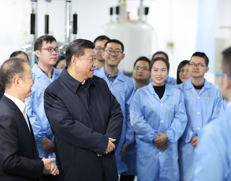 2019年1月17日，習(xí)近平在天津南開(kāi)大學(xué)元素有機(jī)化學(xué)國(guó)家重點(diǎn)實(shí)驗(yàn)室同師生親切交流。