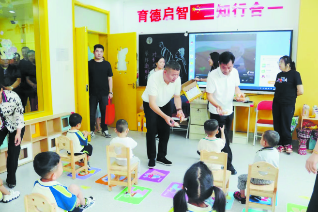 情暖童心 愛(ài)伴成長(zhǎng)
