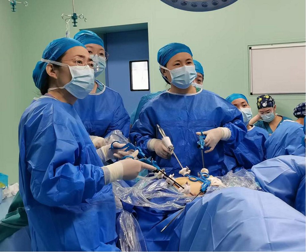 山東省腫瘤醫(yī)院菏澤分院專家成功為子宮內(nèi)膜癌患者實(shí)施微創(chuàng)手術(shù)
