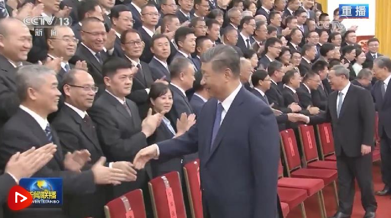 探索浩瀚宇宙 建設(shè)航天強(qiáng)國(guó)——習(xí)近平總書記在接見探月工程嫦娥