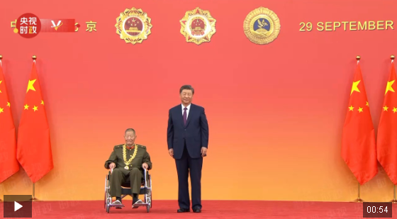 獨家視頻丨習(xí)近平向黃宗德頒授“共和國勛章”