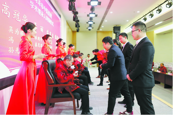 菏澤市中醫(yī)醫(yī)院舉行名中醫(yī)傳承拜師儀式
