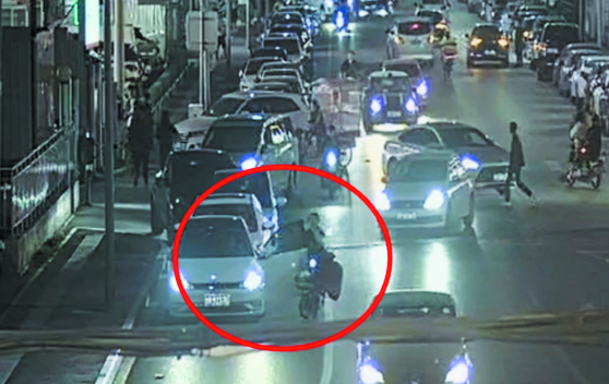 警惕“開門殺”！轎車司機(jī)被判全責(zé)