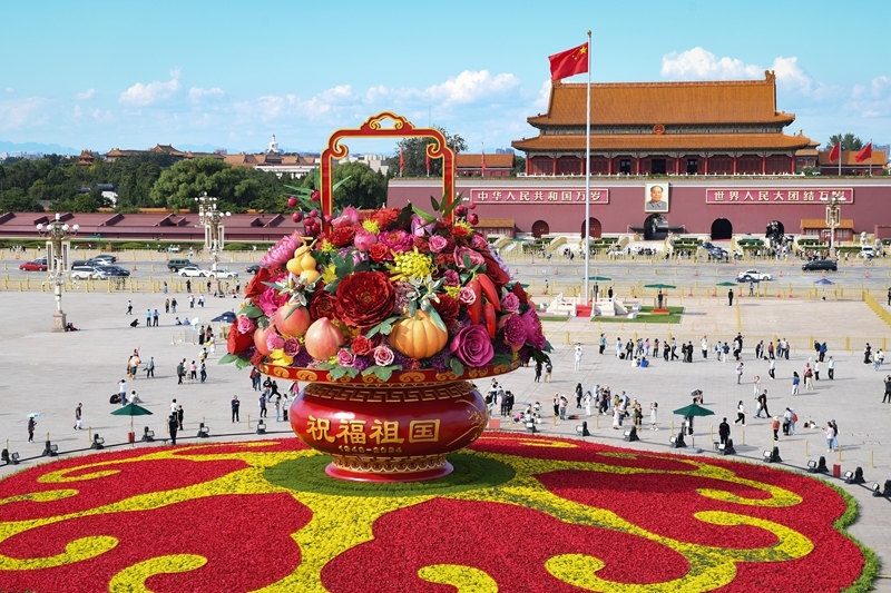 2024年9月25日拍攝的天安門廣場“祝福祖國”巨型花籃。