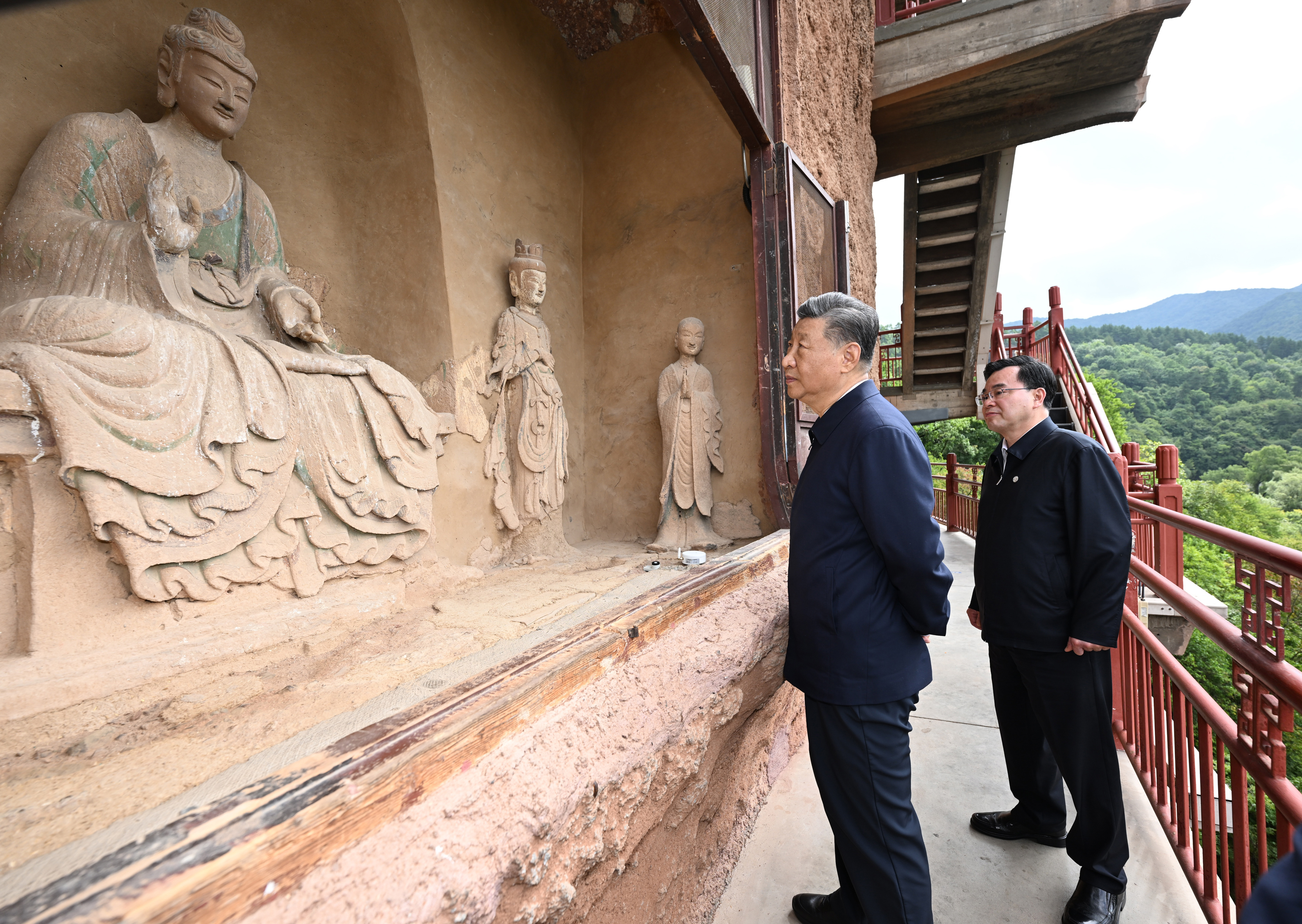 鑒往知來，跟著總書記學(xué)歷史丨崖壁上的文明傳承印記