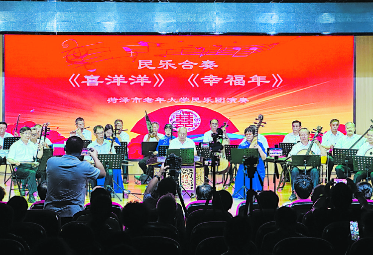 文藝匯演慶節(jié)日迎中秋
