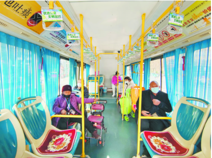 公交車“暖心墊”暖身又暖心
