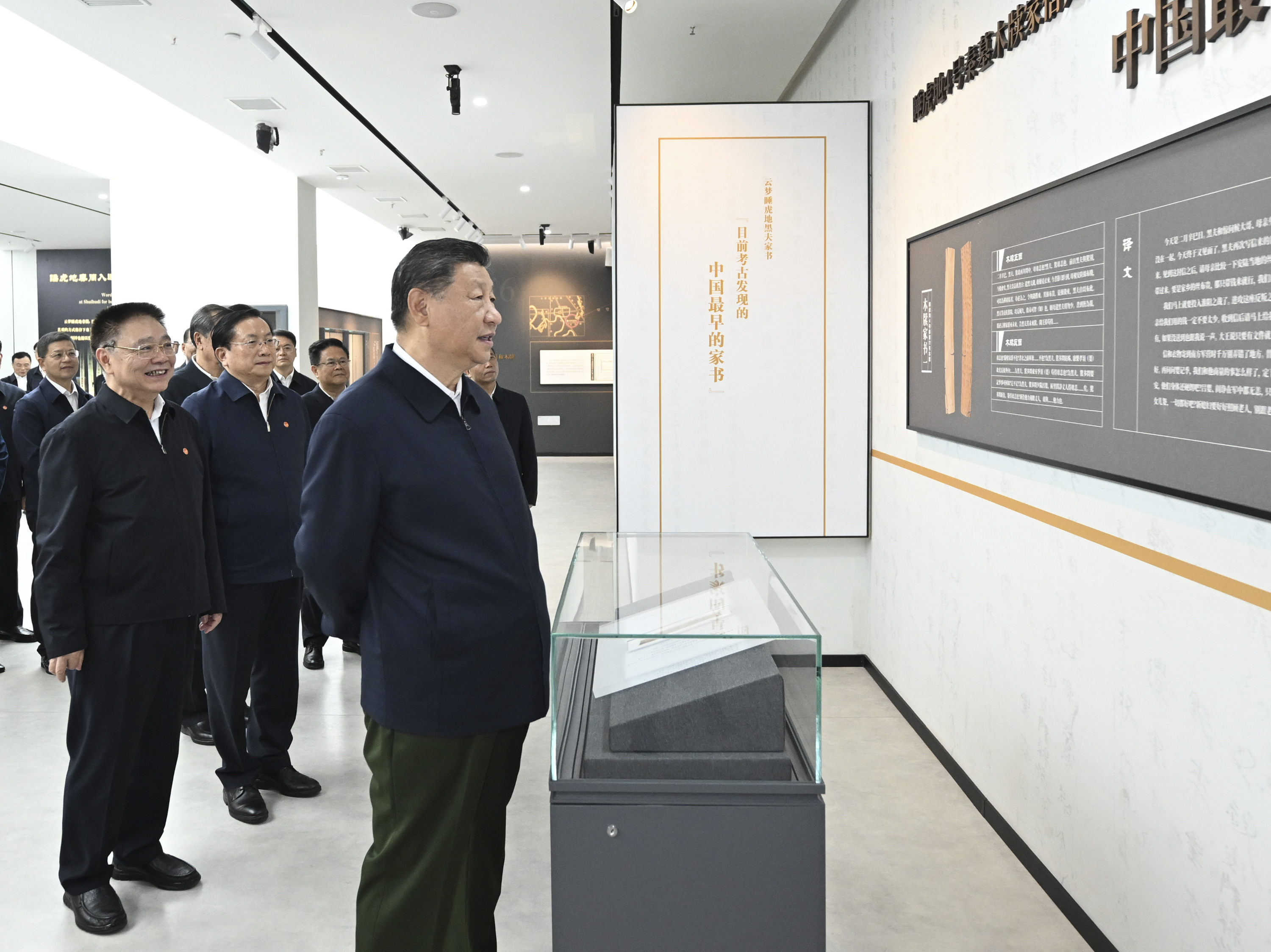 “努力創(chuàng)造經(jīng)得起歷史、實(shí)踐和人民檢驗(yàn)的業(yè)績(jī)”——習(xí)近平總書(shū)記在湖北考察紀(jì)實(shí)??
