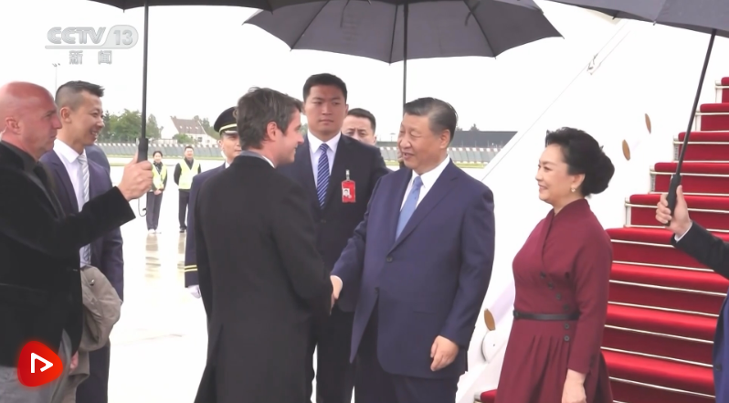 習近平抵達巴黎開始對法國進行國事訪問