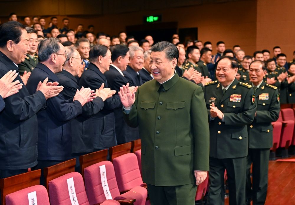 中央軍委舉行慰問駐京部隊(duì)老干部迎新春文藝演出 習(xí)近平向全軍老同志祝賀新春
