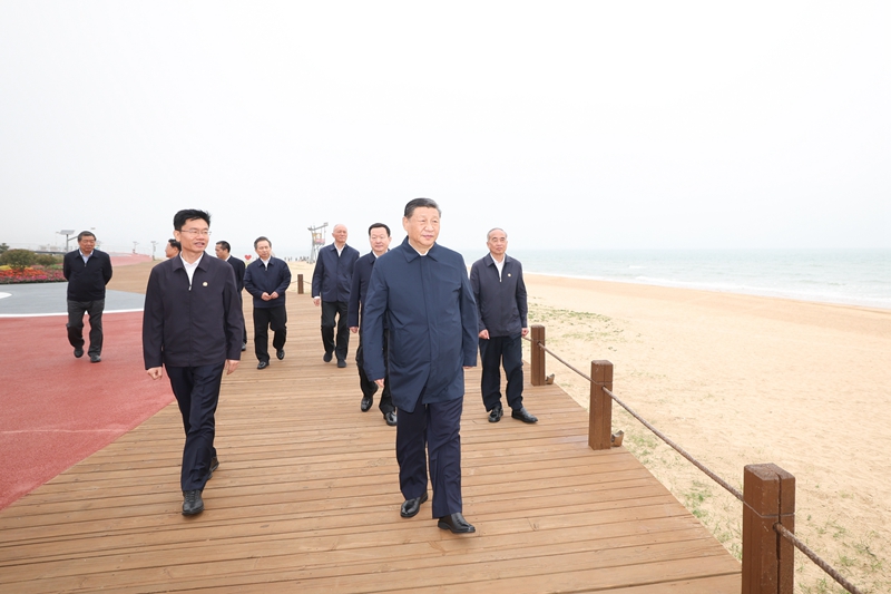 2024年5月22日，習(xí)近平總書記在山東日照陽光海岸綠道考察。