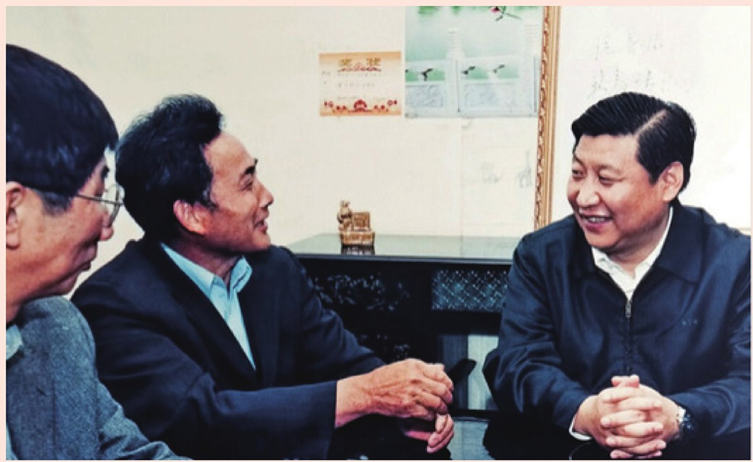 2003年4月24日，時(shí)任浙江省委書記習(xí)近平在浙江下姜村調(diào)研。