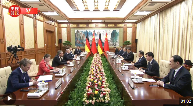 獨(dú)家視頻丨習(xí)近平會(huì)見德國(guó)總理：兩國(guó)要從長(zhǎng)遠(yuǎn)和戰(zhàn)略角度看待和發(fā)展雙邊關(guān)系