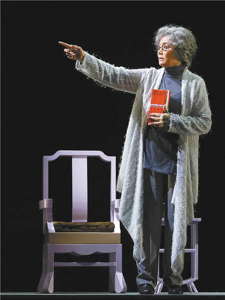 年近七旬的潘虹再登舞臺出演話劇《繁花》第二