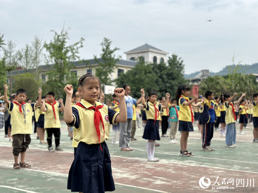 “這份珍貴的‘六一’禮物，我將永遠珍藏”