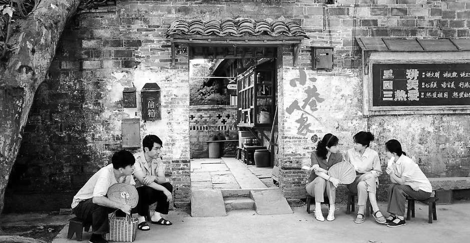 重現(xiàn)上世紀(jì)七八十年代風(fēng)貌 溫情往事引發(fā)觀眾情感共鳴