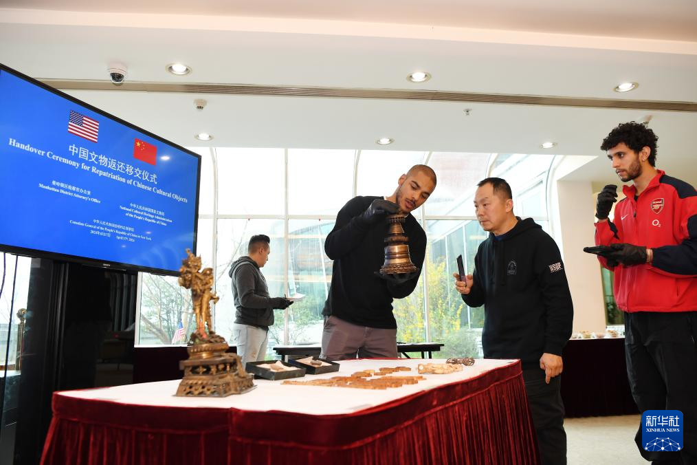 中方在紐約接收美方返還的38件中國流失文物藝術品