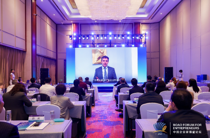 世界黃金協(xié)會(huì) CFO 賀泰睿：金礦企業(yè)助力當(dāng)?shù)乜沙掷m(xù)發(fā)展