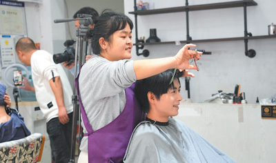 發(fā)型師那么多，為何她能火
