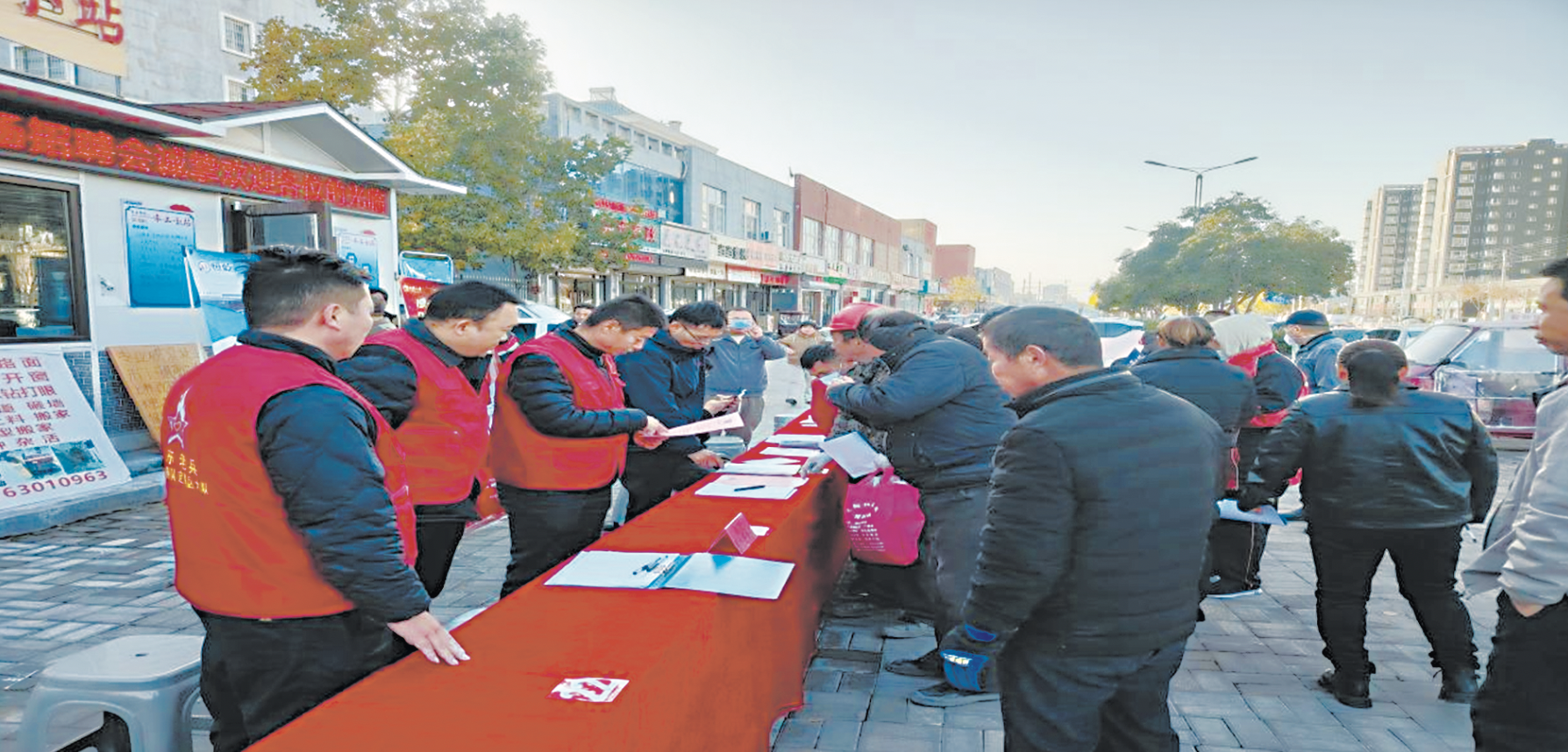 招聘會為退役軍人就業(yè)“鋪路搭橋”