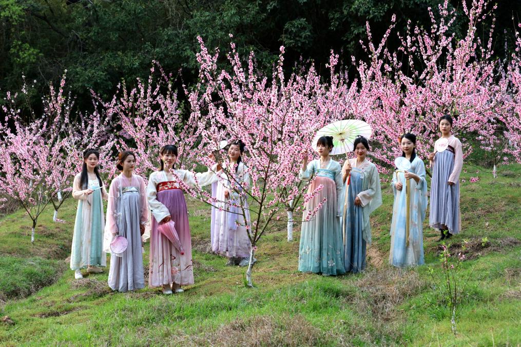 不負(fù)春光與時(shí)行 “春日經(jīng)濟(jì)”熱力十足