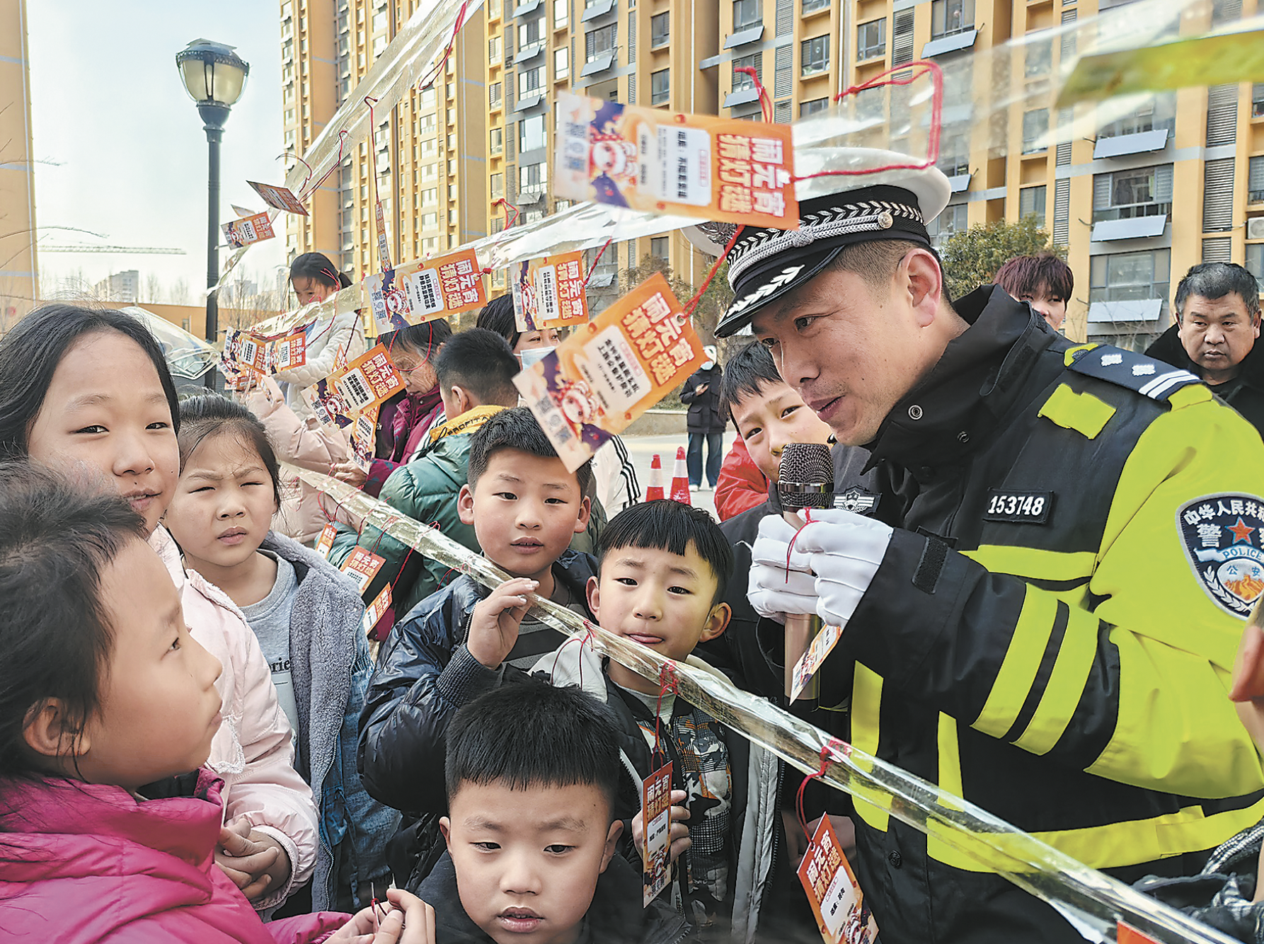 燈謎巧普法 安全入民心