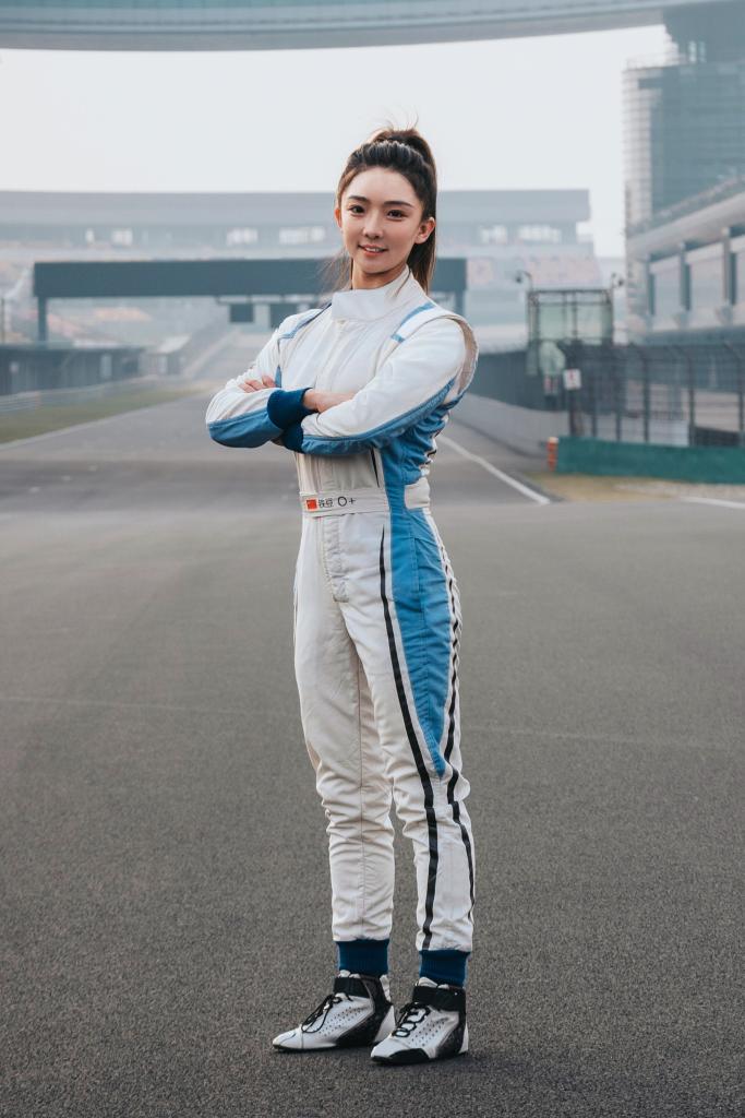 從視頻博主到F1學院賽場的中國女車手