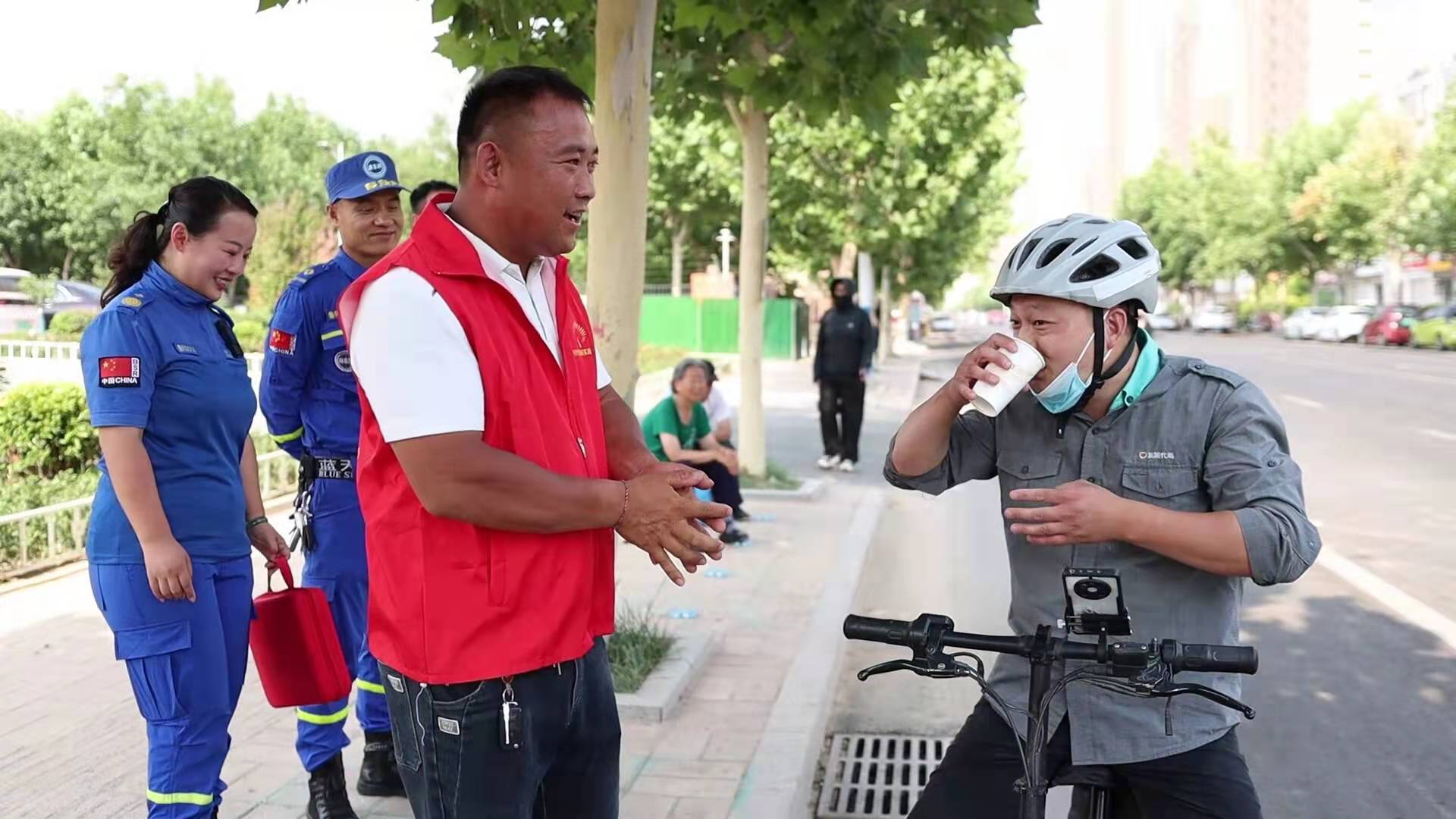 愛(ài)心商家送清涼