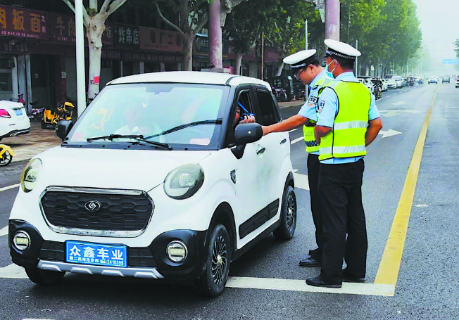 整治“三小車輛” 構(gòu)建文明交通