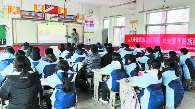讓民族團(tuán)結(jié)之花在校園綻放