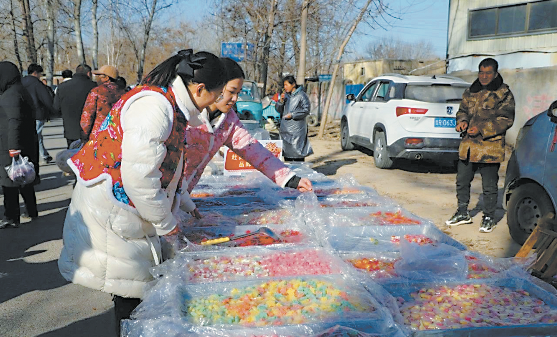 熱鬧集市匯集濃烈人間煙火氣