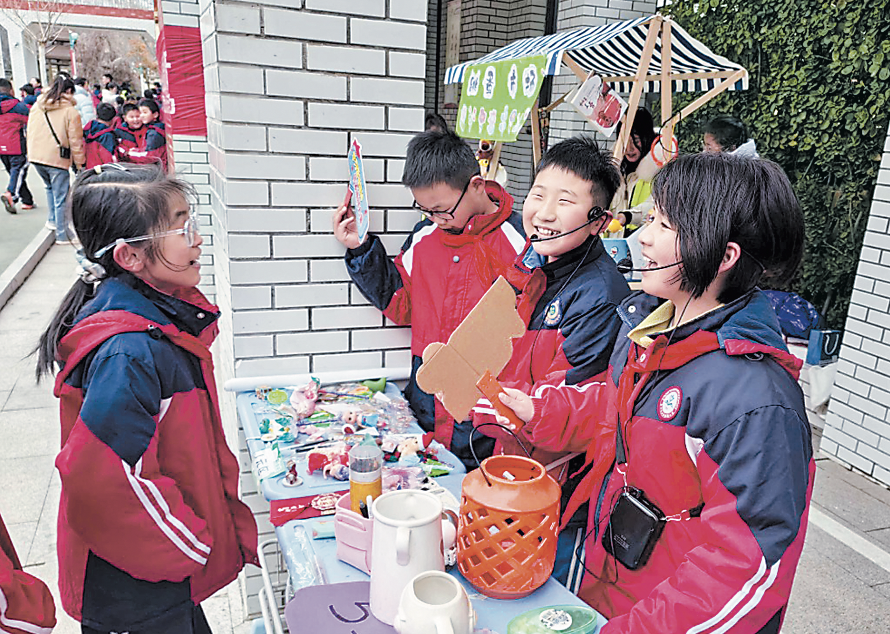 義賣善舉助力貧困學(xué)子