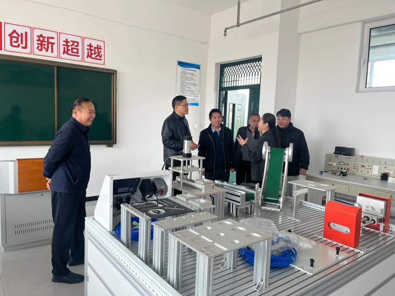 聚焦職業(yè)教育發(fā)展，鄧文舉副局長深入院校調(diào)研
