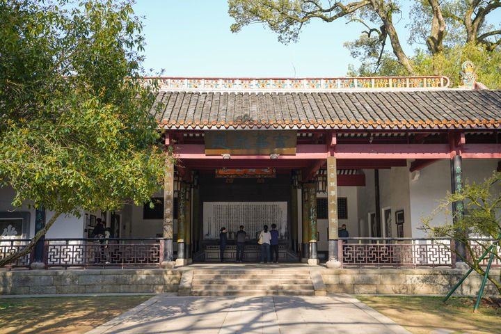 2024年9月，游客在湖南大學(xué)岳麓書院參觀。新華社發(fā)