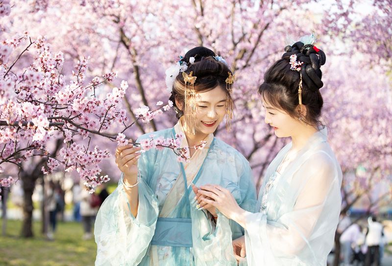 文化中國(guó)行丨國(guó)潮風(fēng)勁吹 春日文旅向“新”而行_新聞?lì)l道