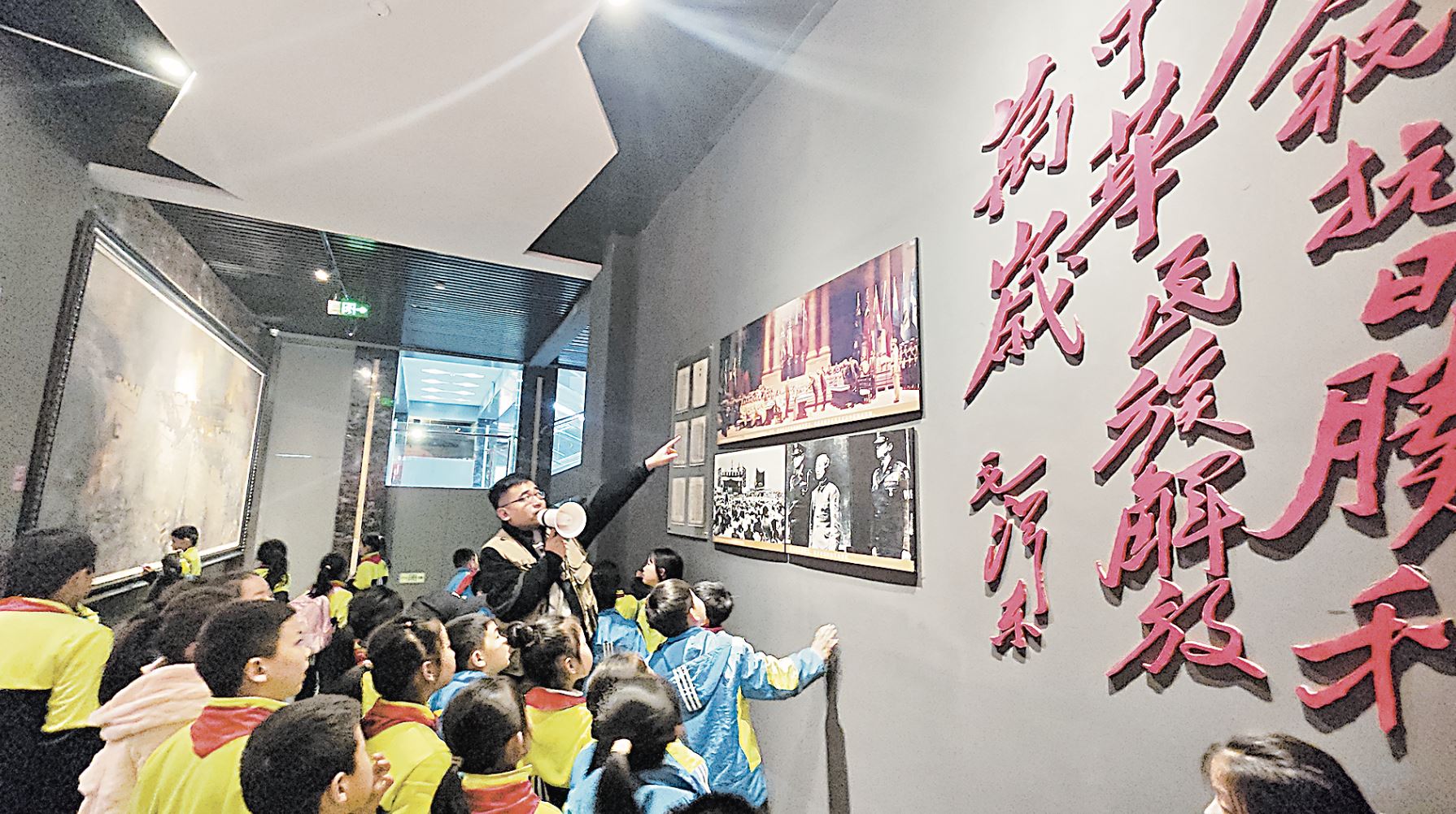 菏澤報業(yè)小記者清明祭英烈