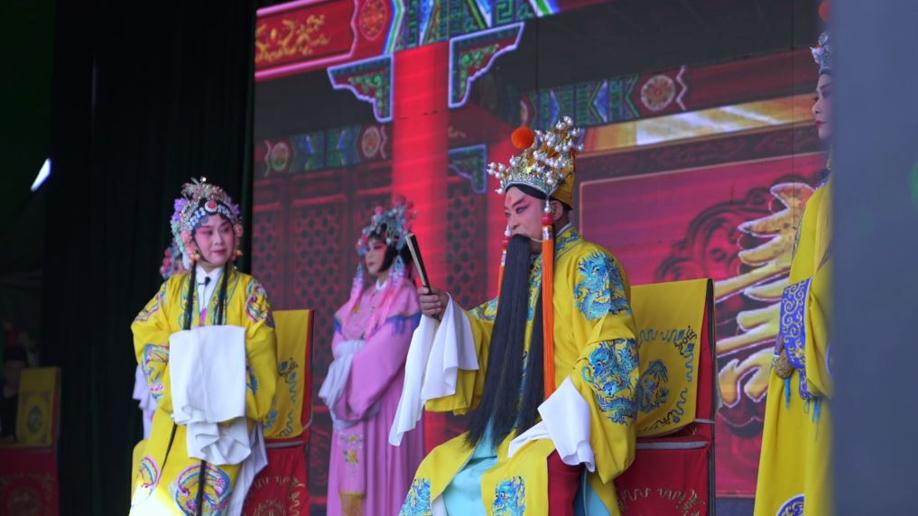 新時(shí)代中國調(diào)研行之文化中華·時(shí)代新韻丨送戲下鄉(xiāng)六十余載 “板車劇團(tuán)”踏遍田埂再出發(fā)_新聞?lì)l道