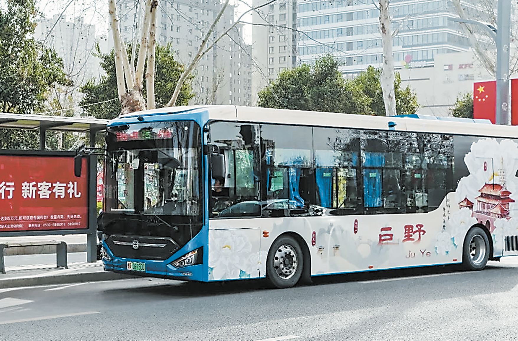 30輛“牡丹公交”打造流動文旅名片