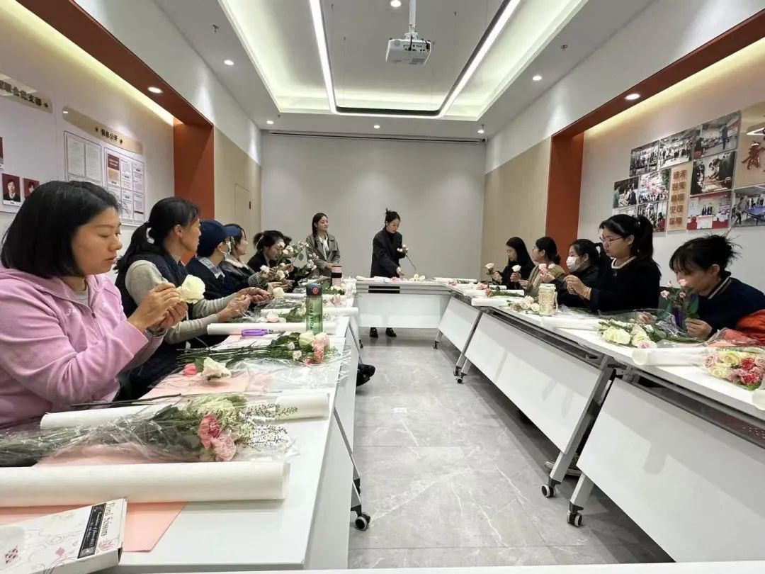 白天上班，晚上學(xué)藝！夜校為何在年輕人里火出圈？_新聞?lì)l道