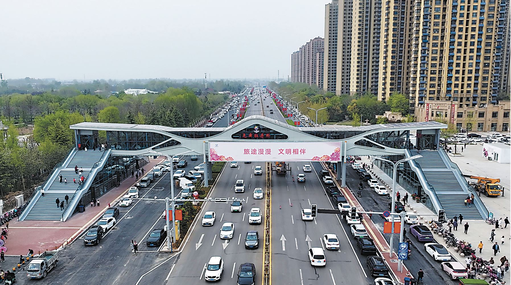 人民路人行天橋正式投用