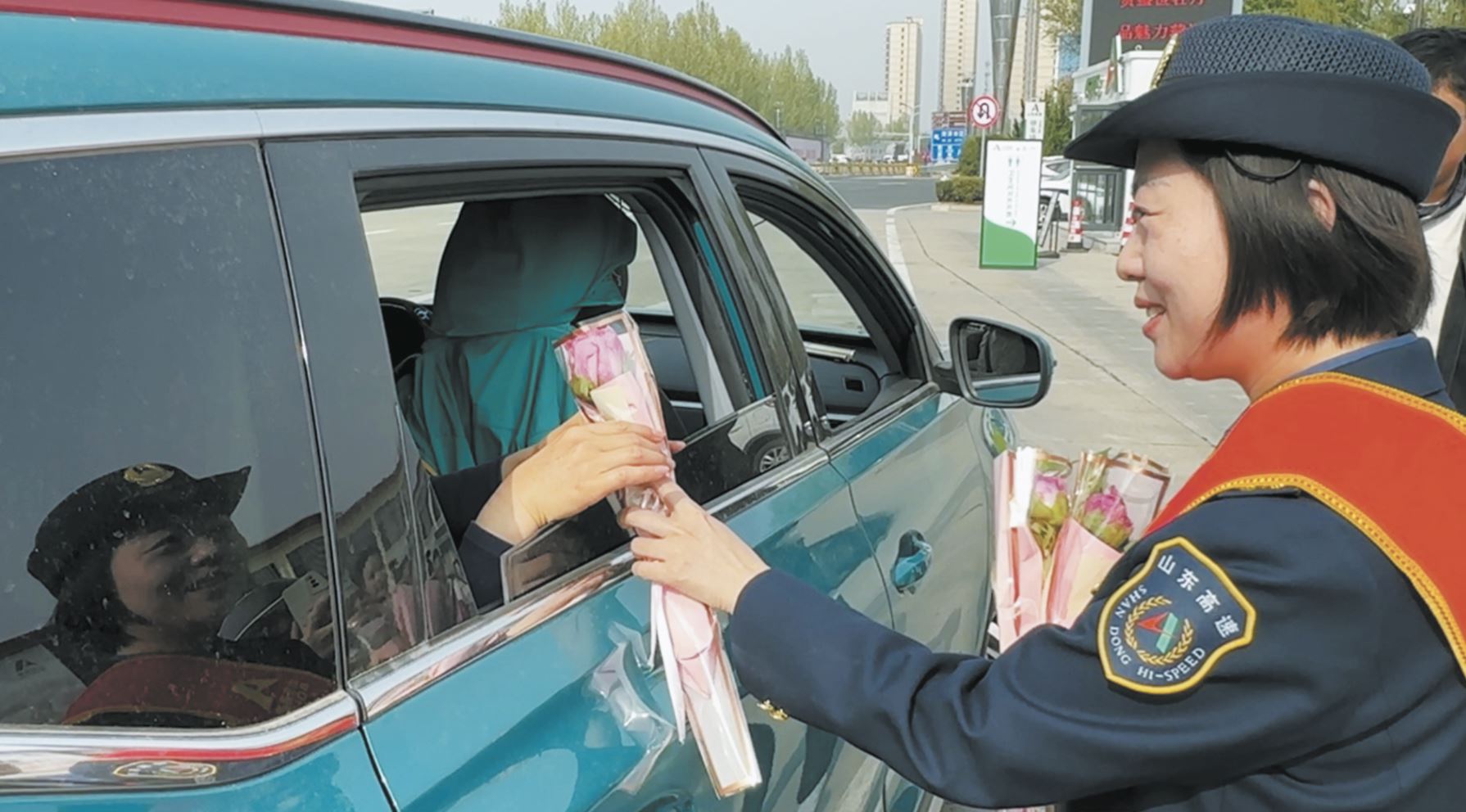 菏澤高速口“花漾”迎賓暖客心