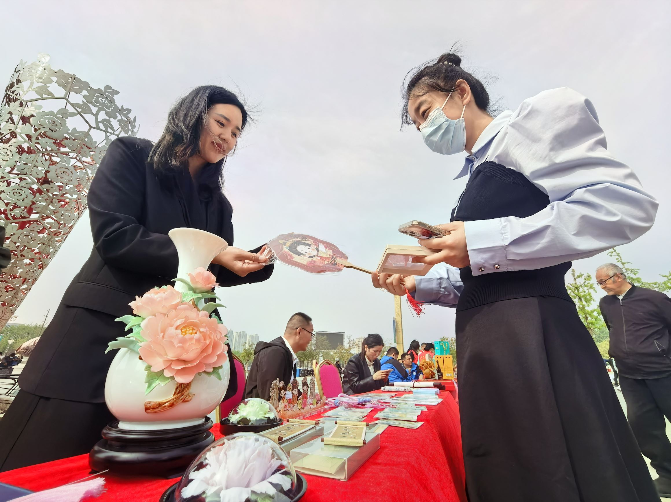 牡丹文創(chuàng)產(chǎn)品受青睞